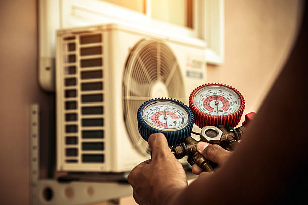 Professional Ac Installation technician working in Aberdeen, MS